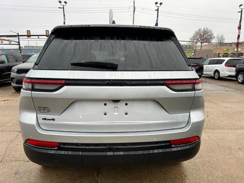 New 2025 Jeep Grand Cherokee 4WD image 4