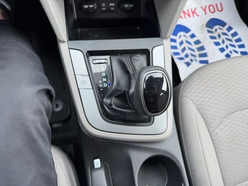 Used 2020 Hyundai Elantra SEL image 18