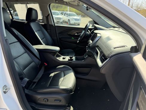 Used 2023 GMC Terrain SLT image 11