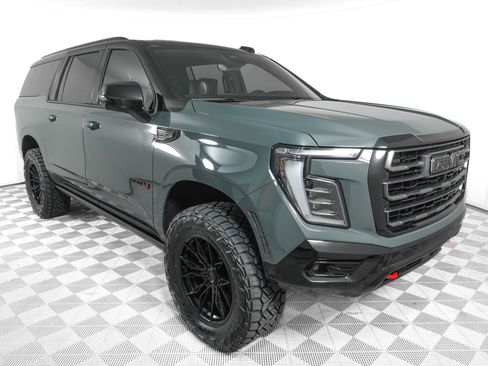 Used 2026 GMC Yukon XL AT4 Ultimate w/ LPO, Illumination Package AWD/4WD image 4