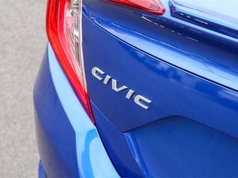 Used 2018 Honda Civic Touring image 9