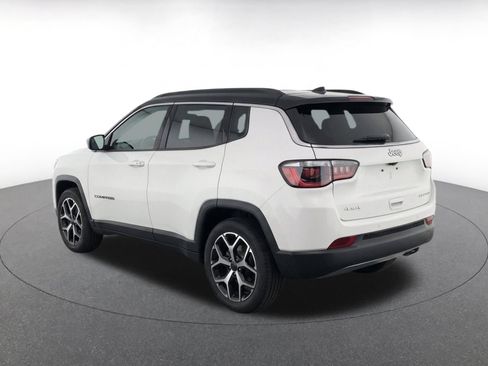 Used 2025 Jeep Compass Limited AWD/4WD image 5