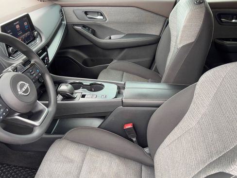 Certified 2022 Nissan Rogue SV image 17