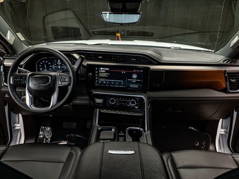 Used 2025 GMC Sierra 3500 Denali w/ Denali Reserve Package image 19