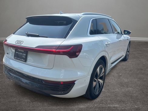 Used 2024 Audi Q8 e-tron Premium Plus w/ Premium Plus Package image 39