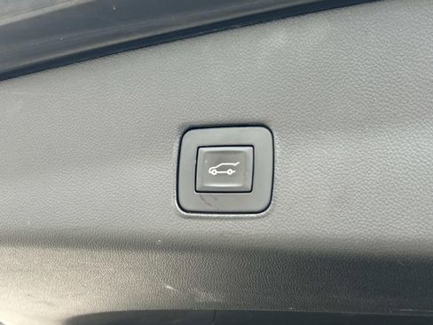 Used 2023 Chevrolet TrailBlazer LT w/ Sun and Liftgate Package image 14