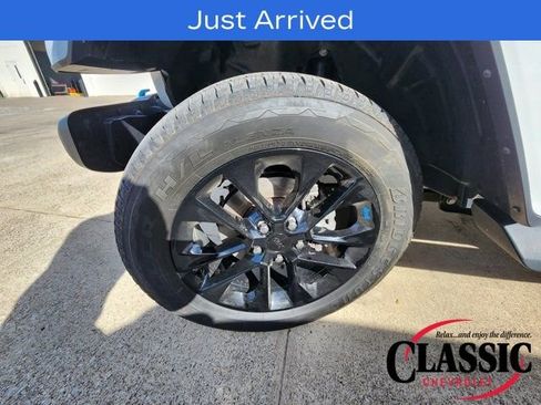 Used 2023 Jeep Wrangler Unlimited Sahara w/ Cold Weather Group image 17