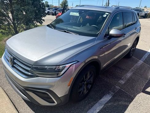 Used 2023 Volkswagen Tiguan SE w/ Panoramic Sunroof Package AWD/4WD image 9