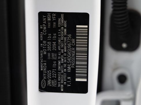 Used 2025 Hyundai Elantra SEL FWD image 36