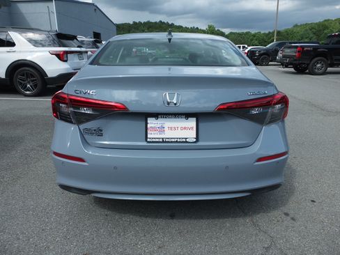 Used 2023 Honda Civic Touring image 4