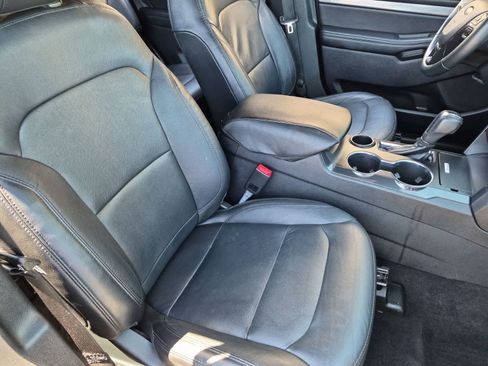 Used 2018 Ford Explorer XLT w/ Equipment Group 202A FWD image 21