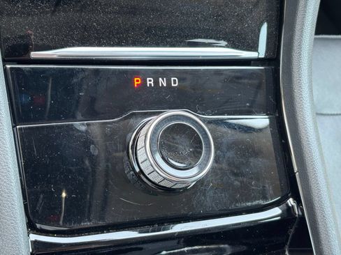 Used 2022 Jeep Grand Cherokee L Limited w/ Black Appearance Package RWD image 9