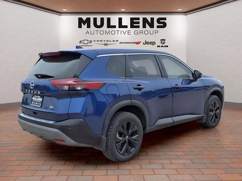 Used 2022 Nissan Rogue SV FWD image 5
