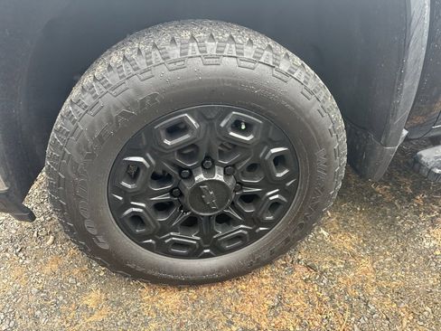 Used 2024 Chevrolet Silverado 2500 LTZ w/ LTZ Plus Package image 19