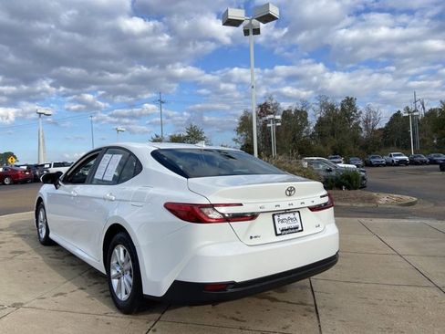 Used 2025 Toyota Camry LE image 8