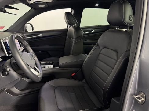 Used 2024 Volkswagen Atlas Cross Sport SEL R-Line AWD/4WD image 23