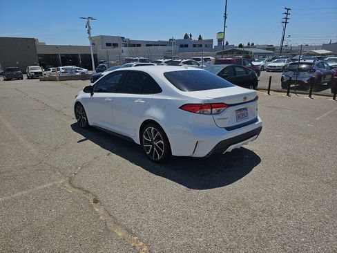 Used 2020 Toyota Corolla SE w/ SE Premium Package FWD image 5
