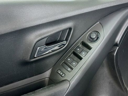 Used 2017 Chevrolet Trax LS image 18