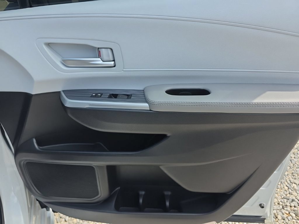 Certified 2025 Toyota Sienna XLE AWD/4WD image 17