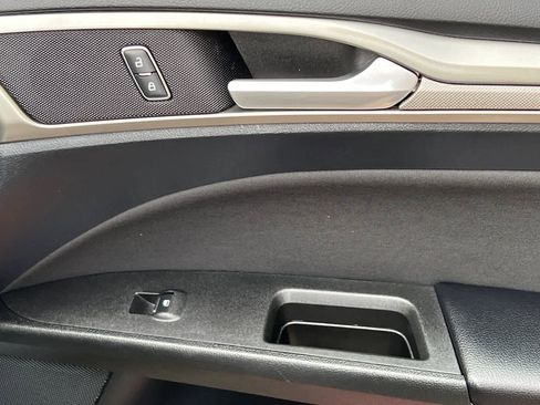 Used 2019 Ford Fusion SE FWD image 20