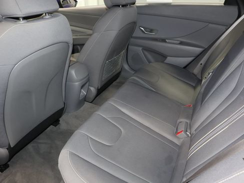 Used 2025 Hyundai Elantra SEL FWD image 22
