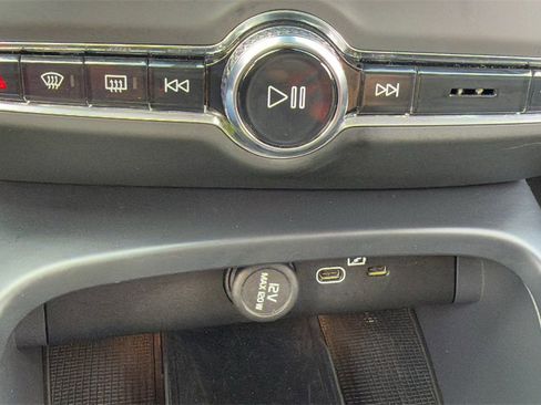 Certified 2025 Volvo XC40 B5 Plus image 21