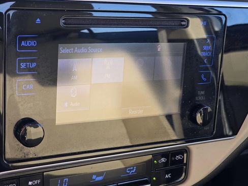 Used 2018 Toyota Corolla LE image 20