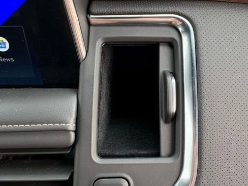 Used 2024 Chevrolet Suburban Premier w/ Premium Package 2 AWD/4WD image 37