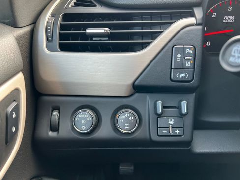 Used 2015 GMC Yukon Denali w/ Open Road Package image 18