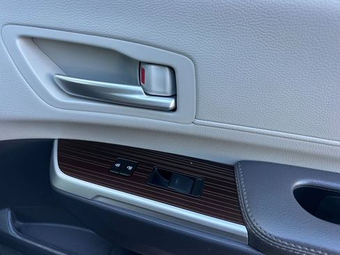 Used 2023 Toyota Sienna XLE image 20