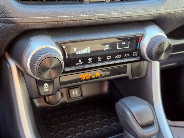 Used 2019 Toyota RAV4 LE w/ Carpet Mat Package FWD image 22