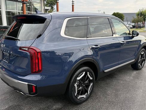 Used 2025 Kia Telluride S FWD image 3