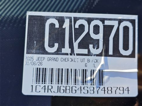 New 2025 Jeep Grand Cherokee Limited w/ Luxury Tech Group II image 10