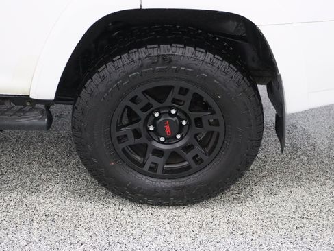 Used 2017 Toyota 4Runner TRD Off-Road Premium AWD/4WD image 10