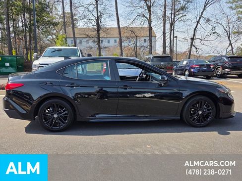 Used 2025 Toyota Camry SE image 7