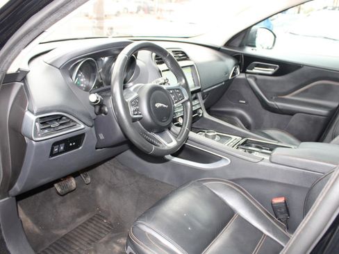 Used 2020 Jaguar F-PACE Prestige image 13