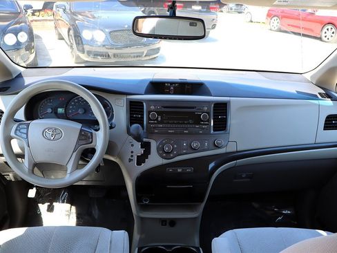 Used 2011 Toyota Sienna LE FWD image 11