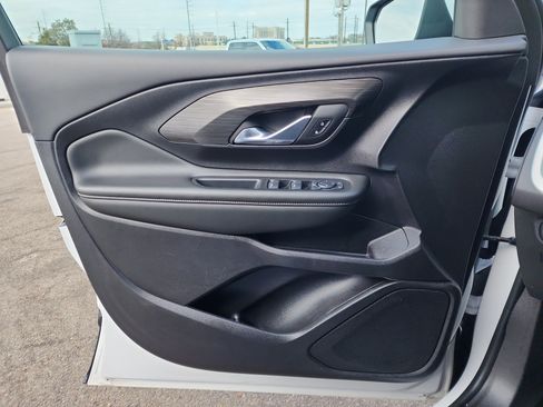 Used 2024 GMC Terrain SLE image 17