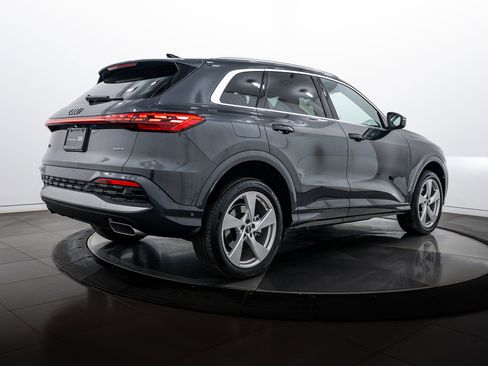 Used 2025 Audi Q5 Premium Plus w/ Premium Plus image 4