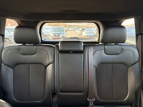 Used 2023 Jeep Grand Cherokee Altitude image 24