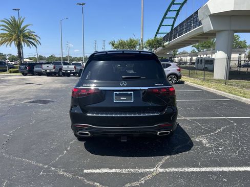 Used 2024 Mercedes-Benz GLS 580 4MATIC image 17