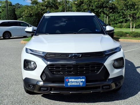 Used 2023 Chevrolet TrailBlazer ACTIV w/ Sun and Liftgate Package FWD image 2