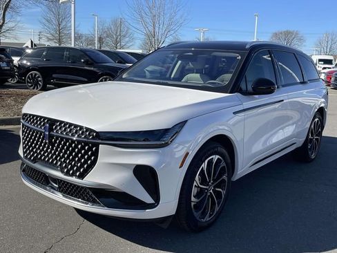 New 2026 Lincoln Nautilus Reserve image 3