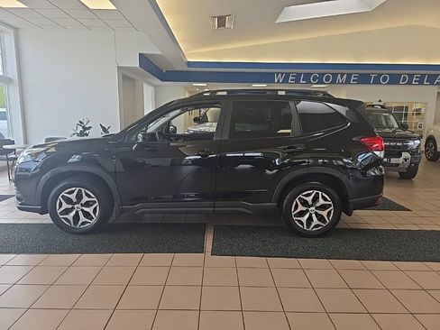 Used 2022 Subaru Forester Premium AWD/4WD image 3