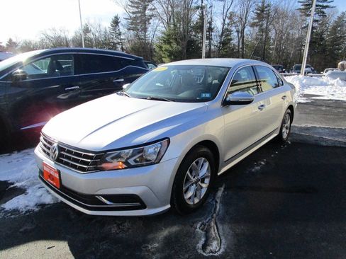 Used 2017 Volkswagen Passat 1.8T S image 2