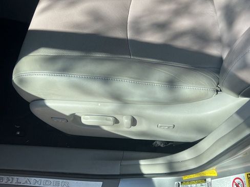 Used 2013 Toyota Highlander Limited image 8