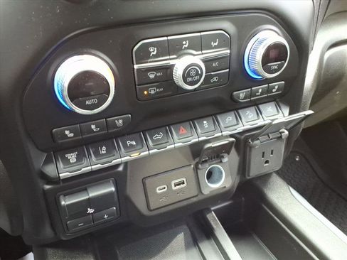 Used 2022 GMC Sierra 3500 Denali w/ Denali Black Diamond Edition image 21