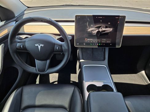 Used 2023 Tesla Model Y Long Range AWD/4WD image 6