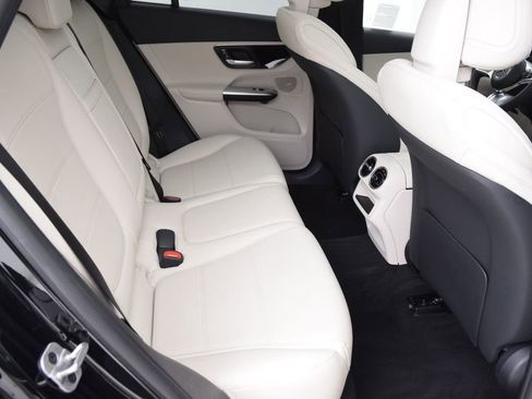 Used 2026 Mercedes-Benz GLC 300 image 18