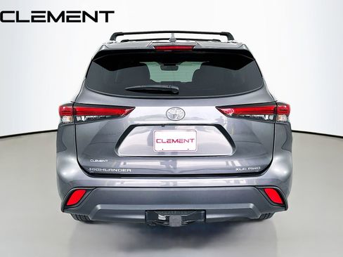 Used 2023 Toyota Highlander XLE AWD/4WD image 8